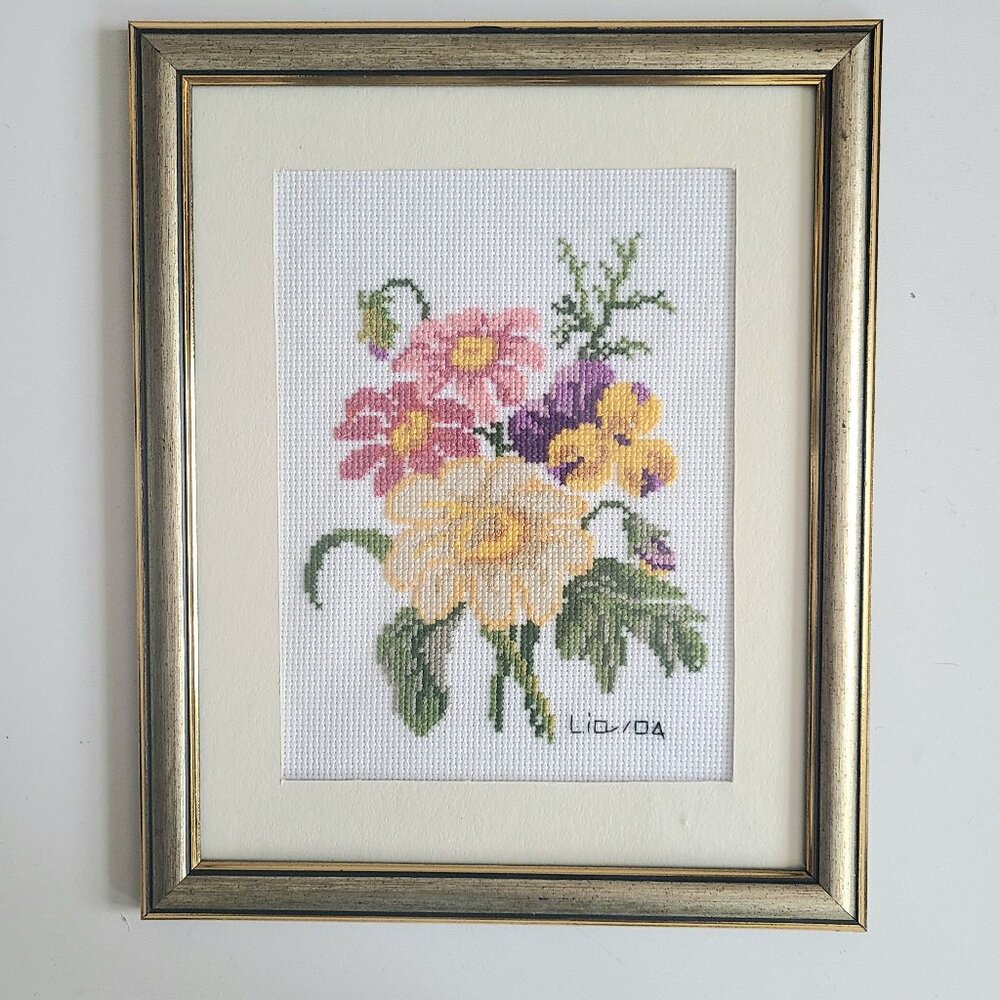 Floral design cross stich embroidery.